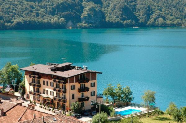 Albergo Mezzolago Dış mekan fotoğraf