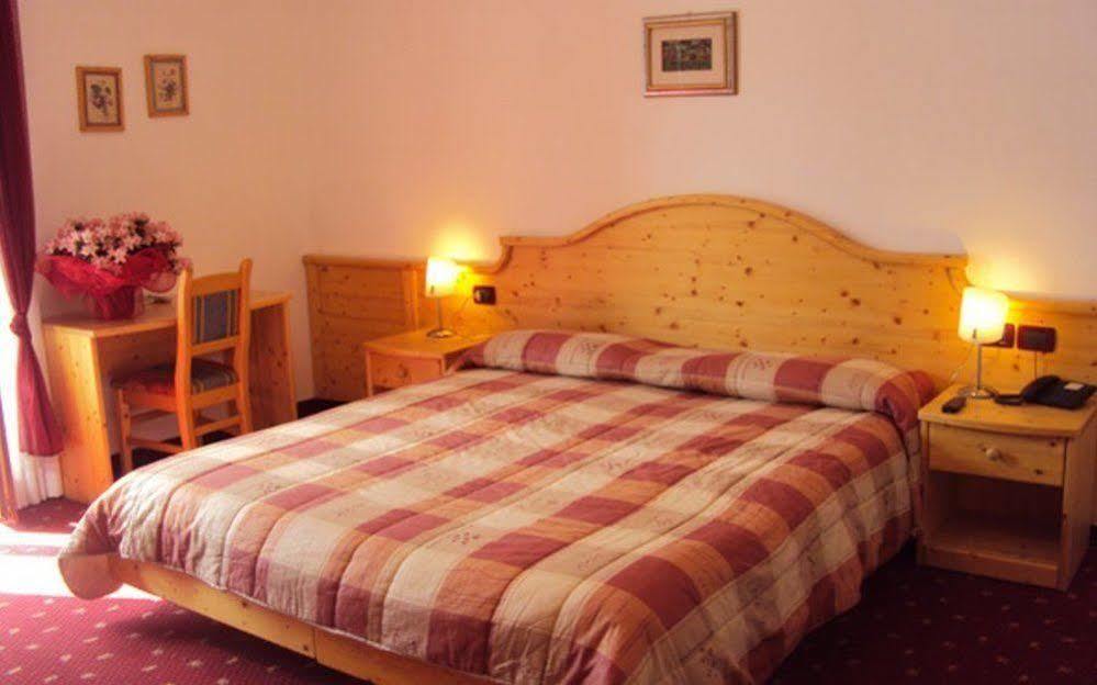 Albergo Mezzolago Dış mekan fotoğraf